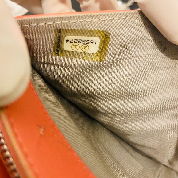 Chanel patent quilted diamond  crossbody. - Picture 10 of 16